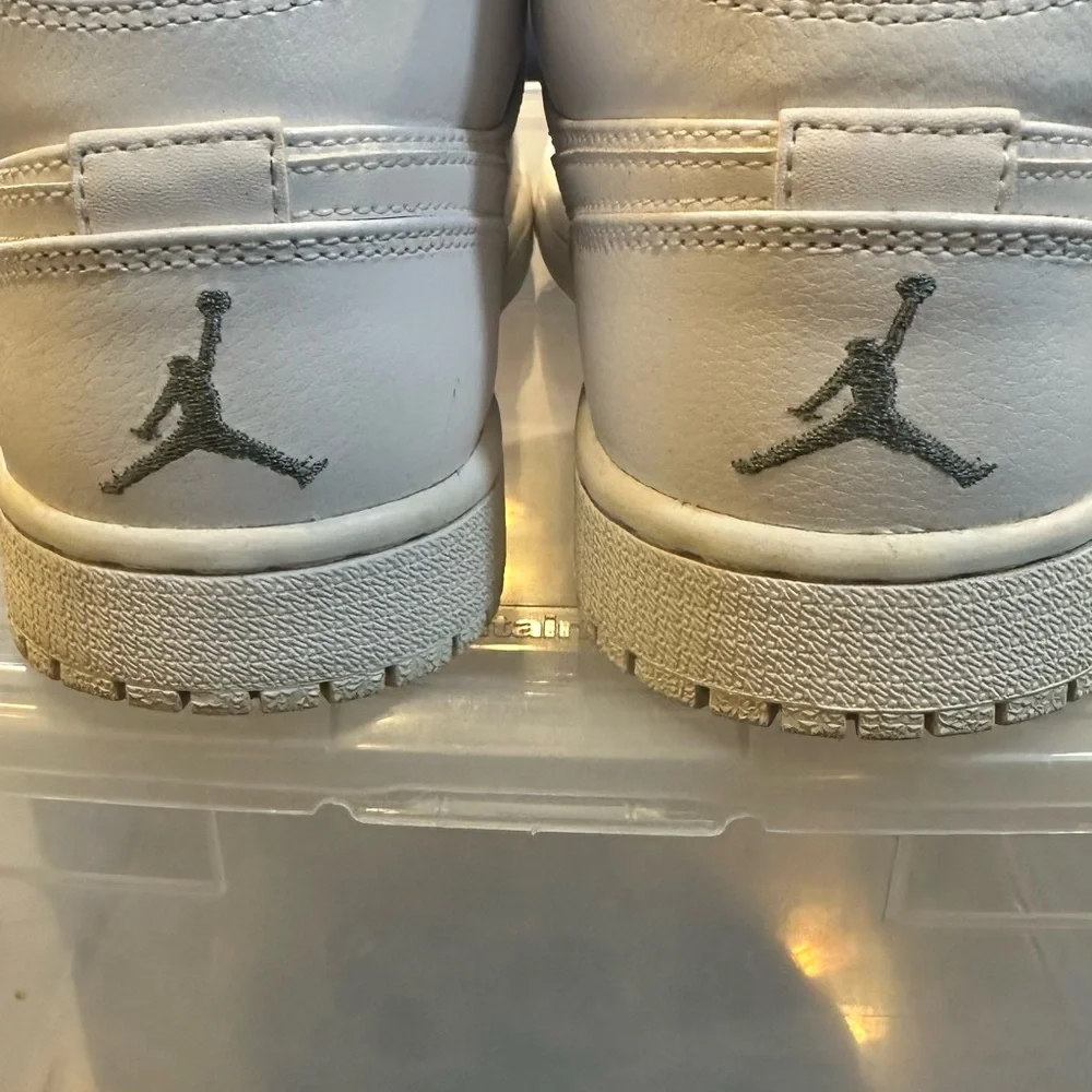 Jordan 1 Retro Mid